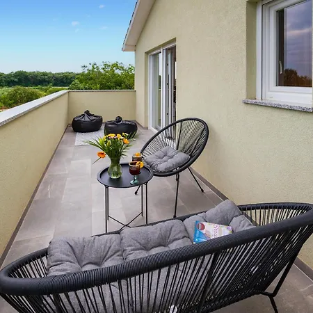 4 Bedroom Gorgeous In * Pula