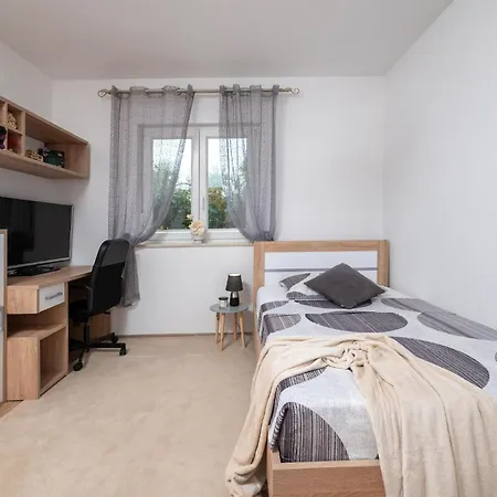 4 Bedroom Gorgeous In