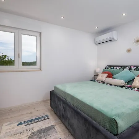 4 Bedroom Gorgeous In * Pula