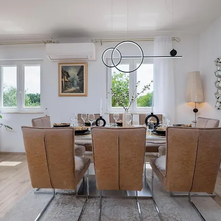 4 Bedroom Gorgeous In Ferienhaus Pula