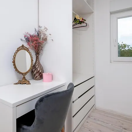 4 Bedroom Gorgeous In Ferienhaus *