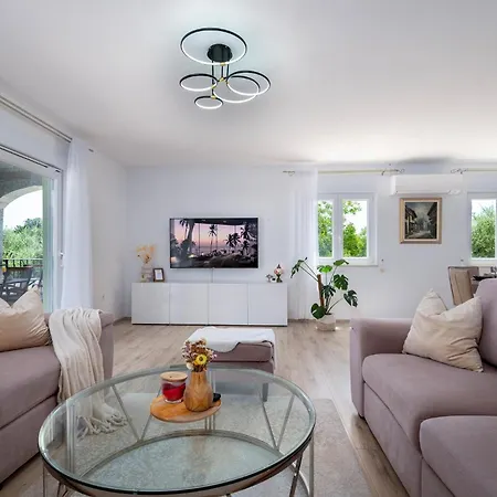 4 Bedroom Gorgeous In