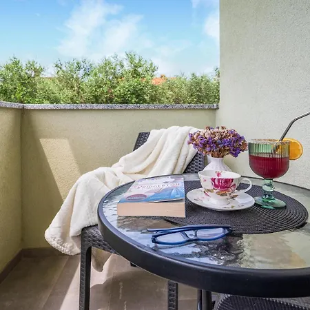 4 Bedroom Gorgeous In Pola