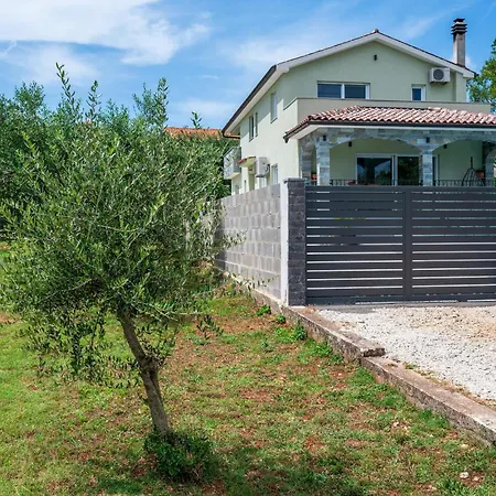 4 Bedroom Gorgeous In *