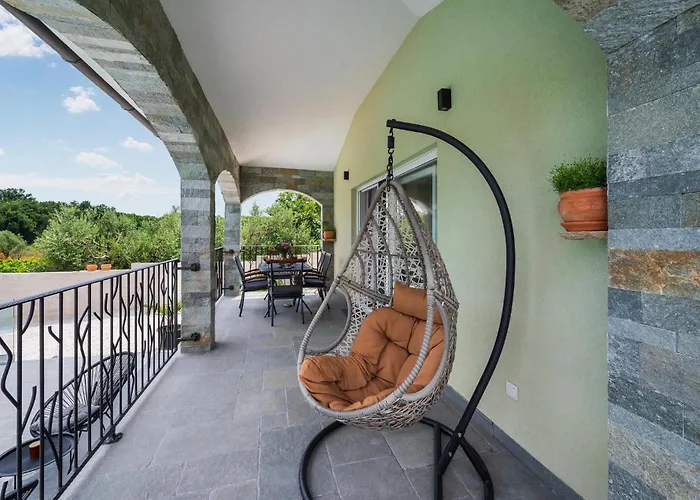 4 Bedroom Gorgeous In Pula