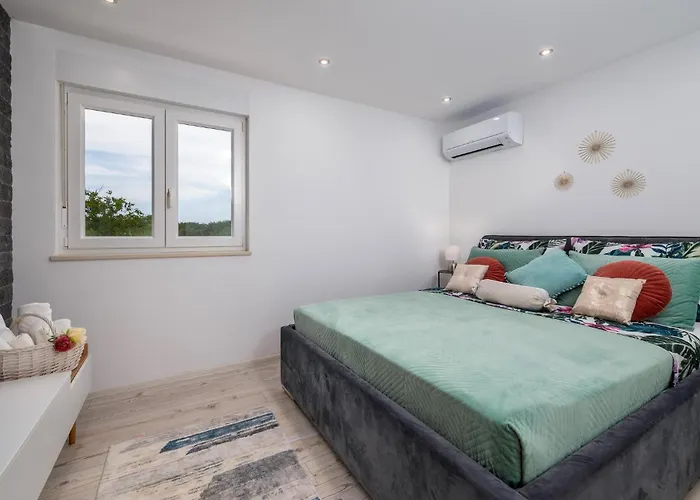 4 Bedroom Gorgeous In * Pula