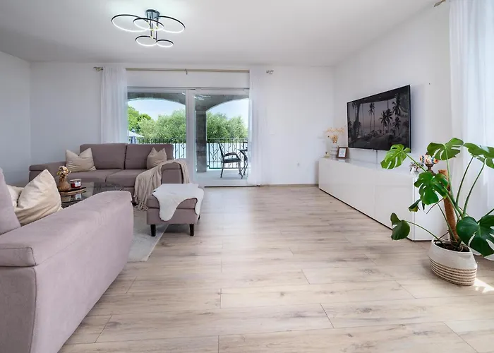 4 Bedroom Gorgeous In Pula