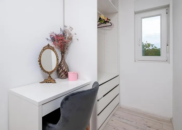 4 Bedroom Gorgeous In Hébergement de vacances *