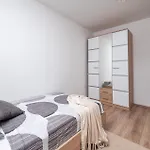 4 Bedroom Gorgeous In Pula