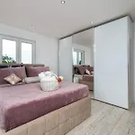 4 Bedroom Gorgeous In Сasa de vacaciones Pula