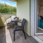 4 Bedroom Gorgeous In Сasa de vacaciones Pula
