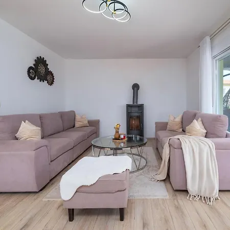 Vakantiehuis 4 Bedroom Gorgeous In Pula