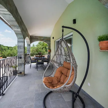 4 Bedroom Gorgeous In Póla