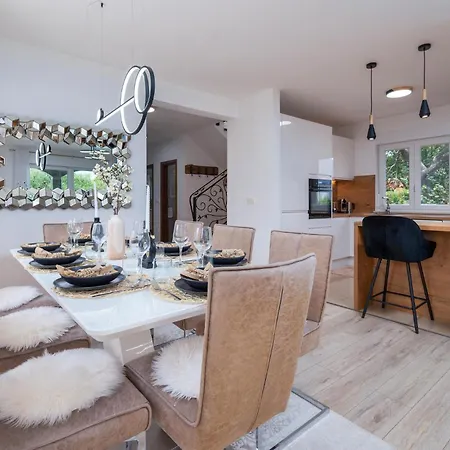 4 Bedroom Gorgeous In