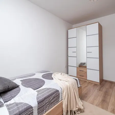 4 Bedroom Gorgeous In Póla