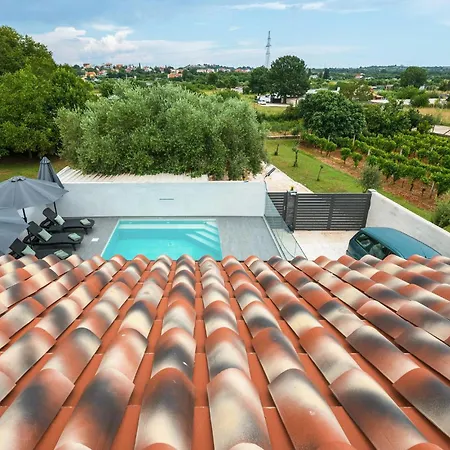 4 Bedroom Gorgeous In Nyaraló