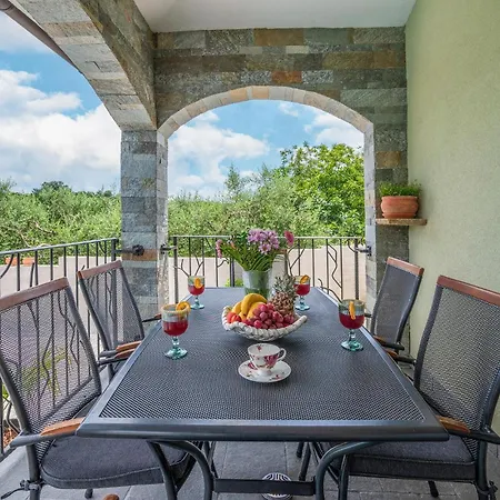 Vakantiehuis 4 Bedroom Gorgeous In Pula