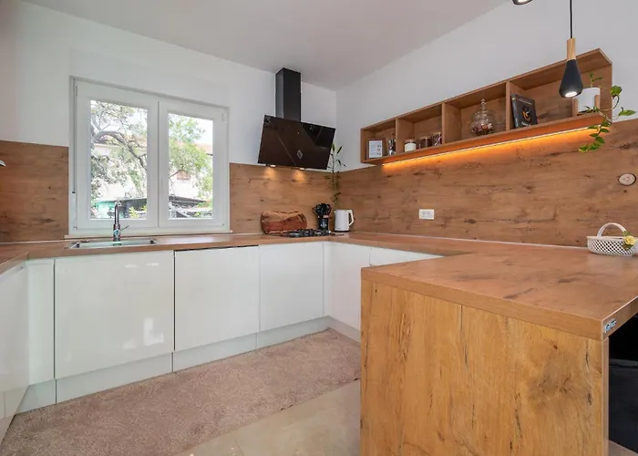 4 Bedroom Gorgeous In * Pula