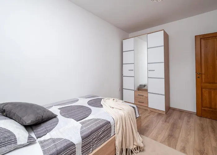 4 Bedroom Gorgeous In Pula