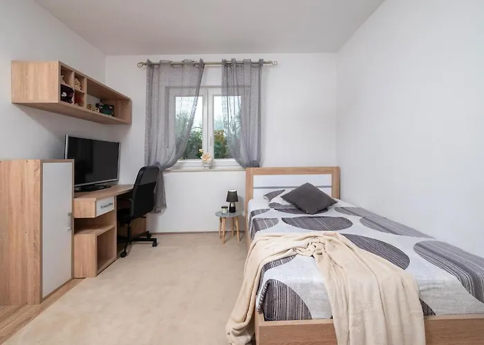 4 Bedroom Gorgeous In