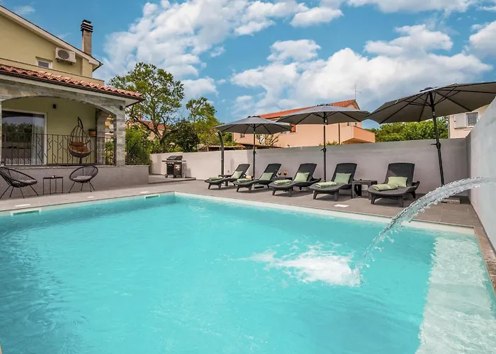 4 Bedroom Gorgeous In Casa vacanze Pola