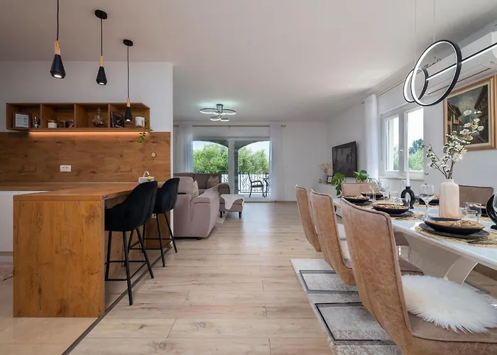 Casa vacanze 4 Bedroom Gorgeous In Pola