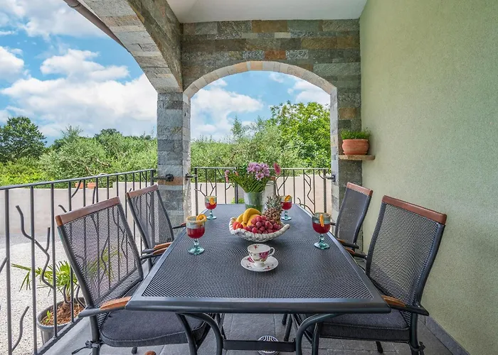 Casa vacanze 4 Bedroom Gorgeous In Pola