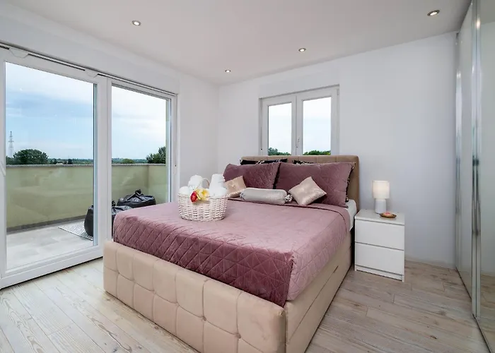 4 Bedroom Gorgeous In * 普拉